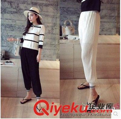 休閑褲 廠家直銷2015黑白撞色收口風琴褶皺顯瘦哈倫高腰雪紡褲圖片|休閑褲 廠家直銷2015黑白撞色收口風琴褶皺顯瘦哈倫高腰雪紡褲產(chǎn)品圖片由深圳靚點時尚服飾公司生產(chǎn)提供-